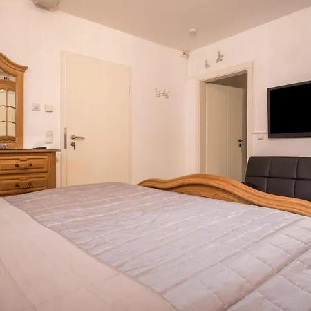 Fuer Zwei Меерсбург